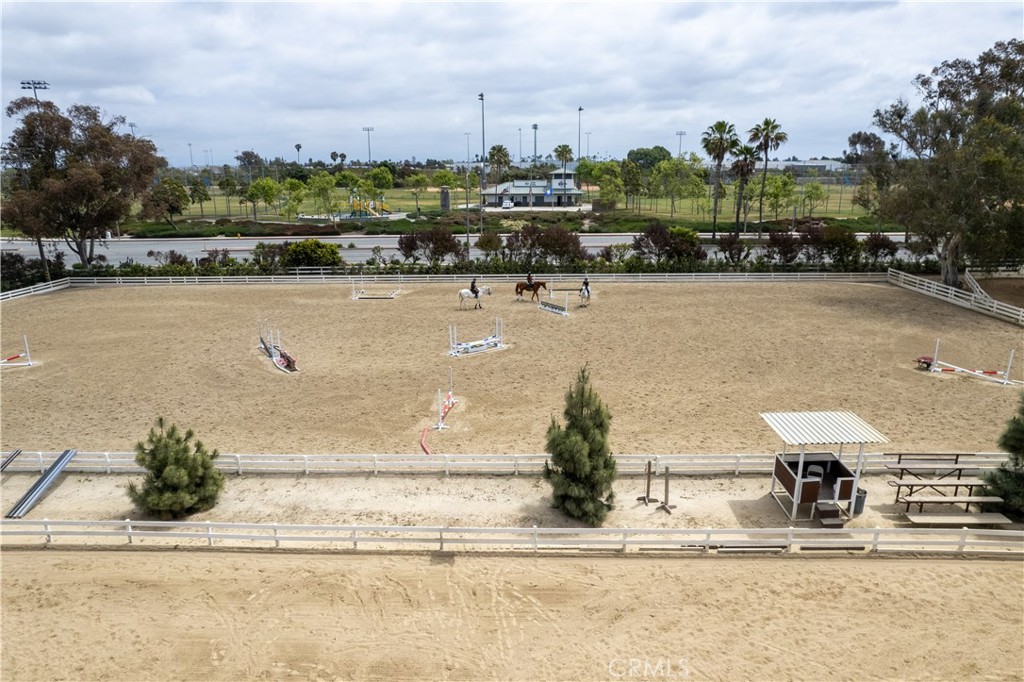6712 Alamitos