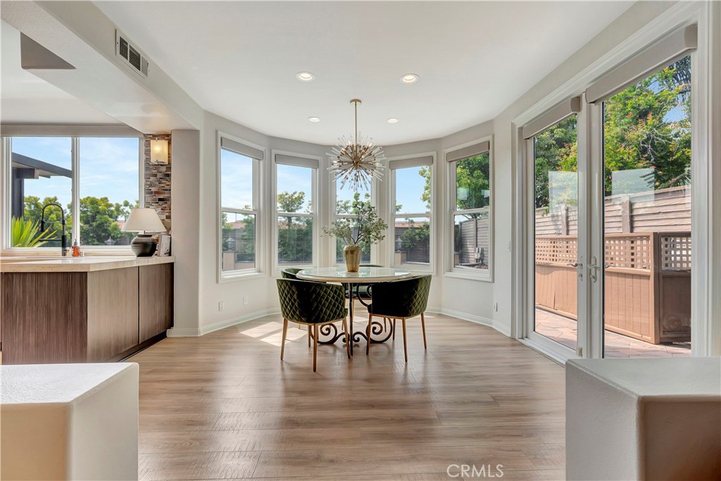 6712 Alamitos