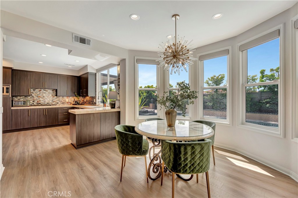 6712 Alamitos
