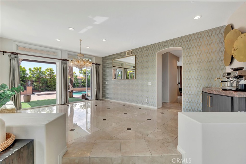 6712 Alamitos