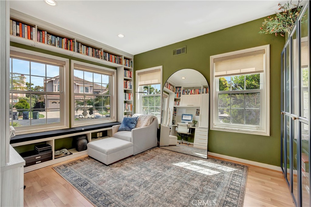 6712 Alamitos