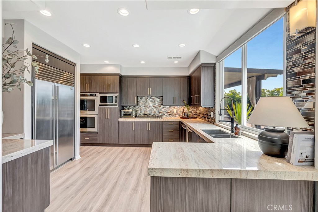 6712 Alamitos