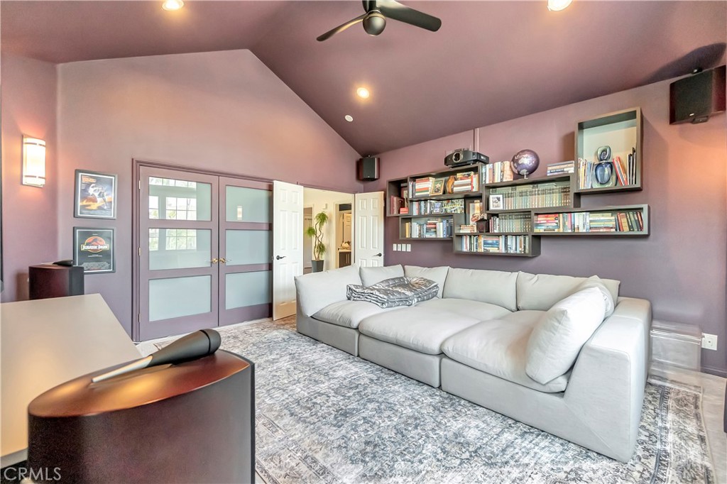 6712 Alamitos