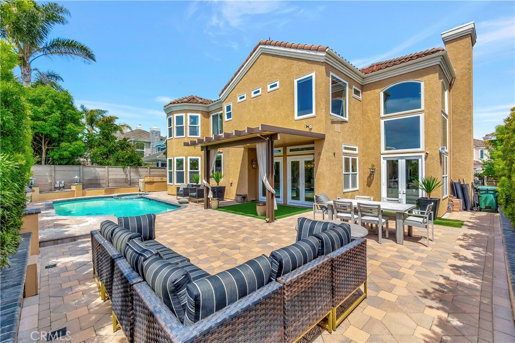 6712 Alamitos