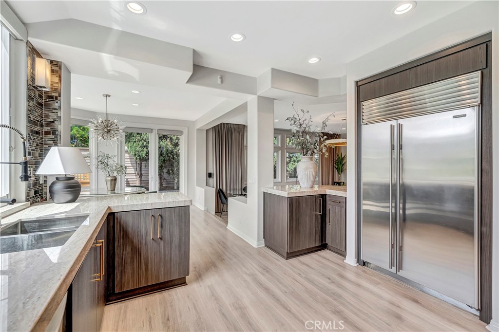 6712 Alamitos