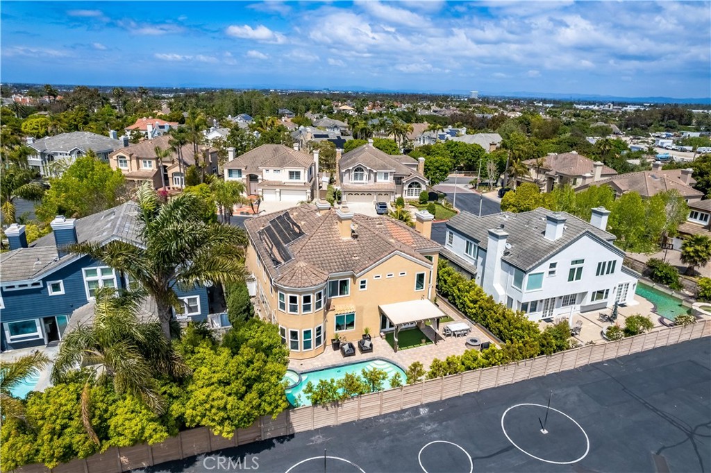 6712 Alamitos
