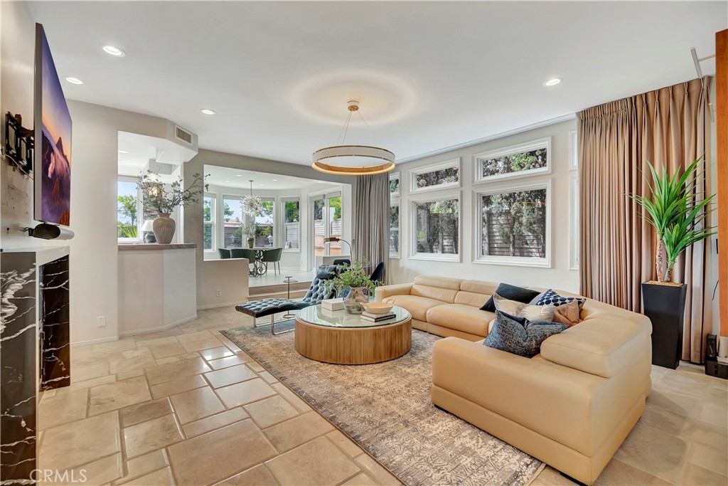 6712 Alamitos