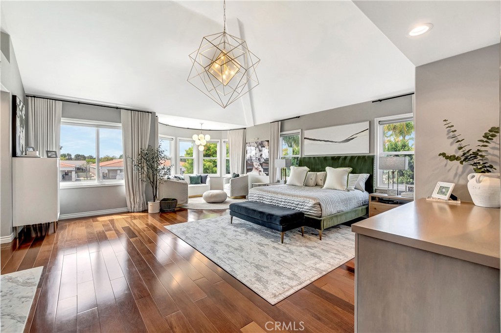 6712 Alamitos