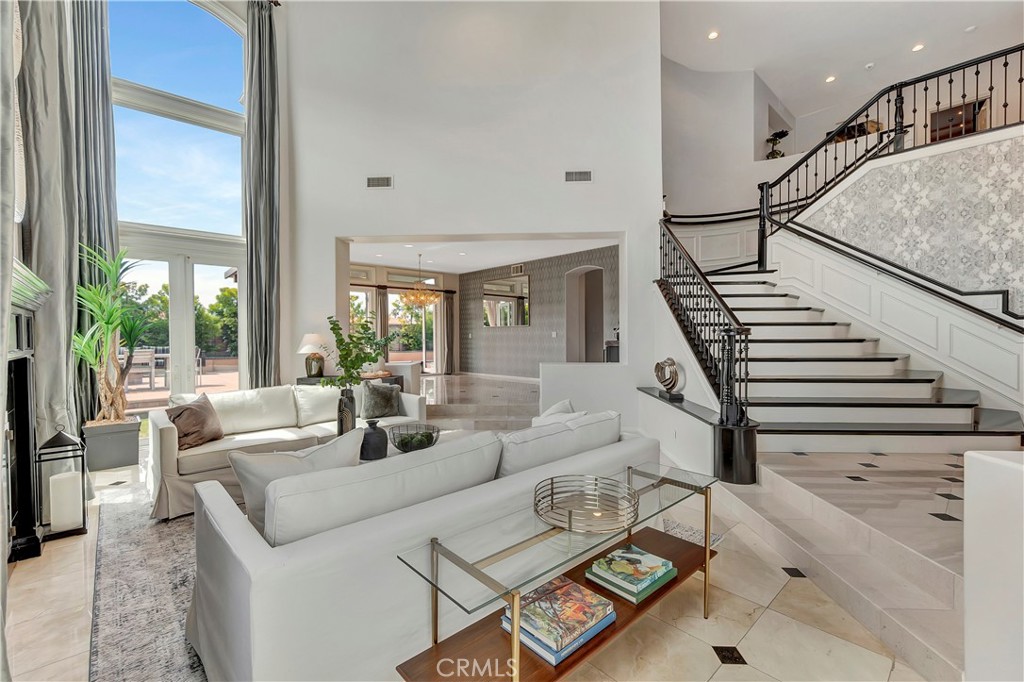6712 Alamitos