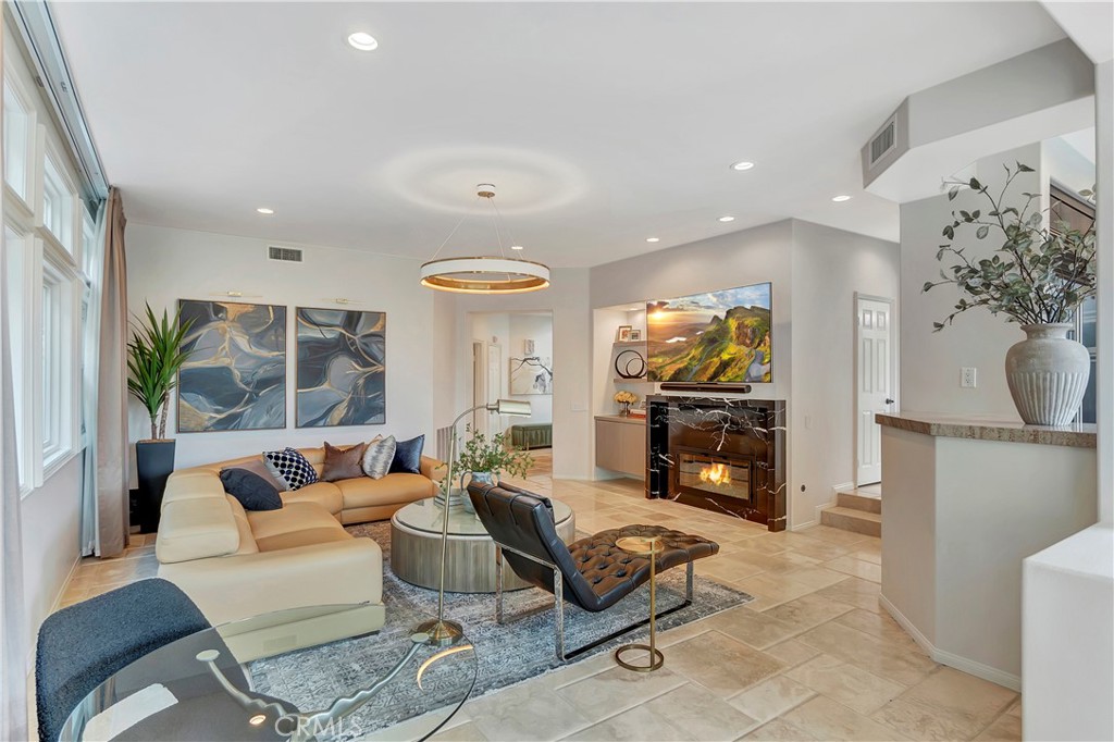 6712 Alamitos