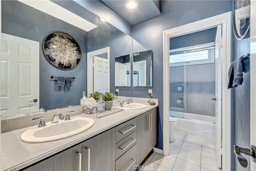 6712 Alamitos