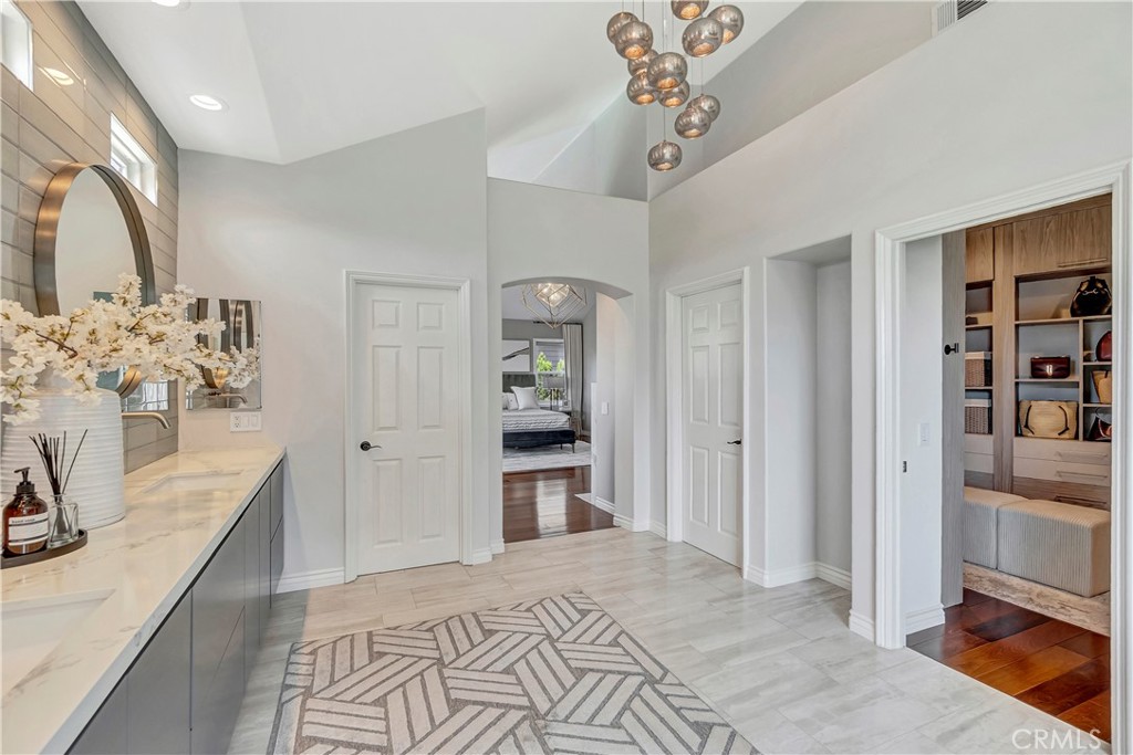 6712 Alamitos