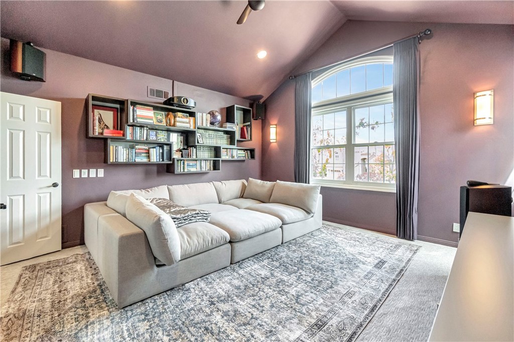 6712 Alamitos