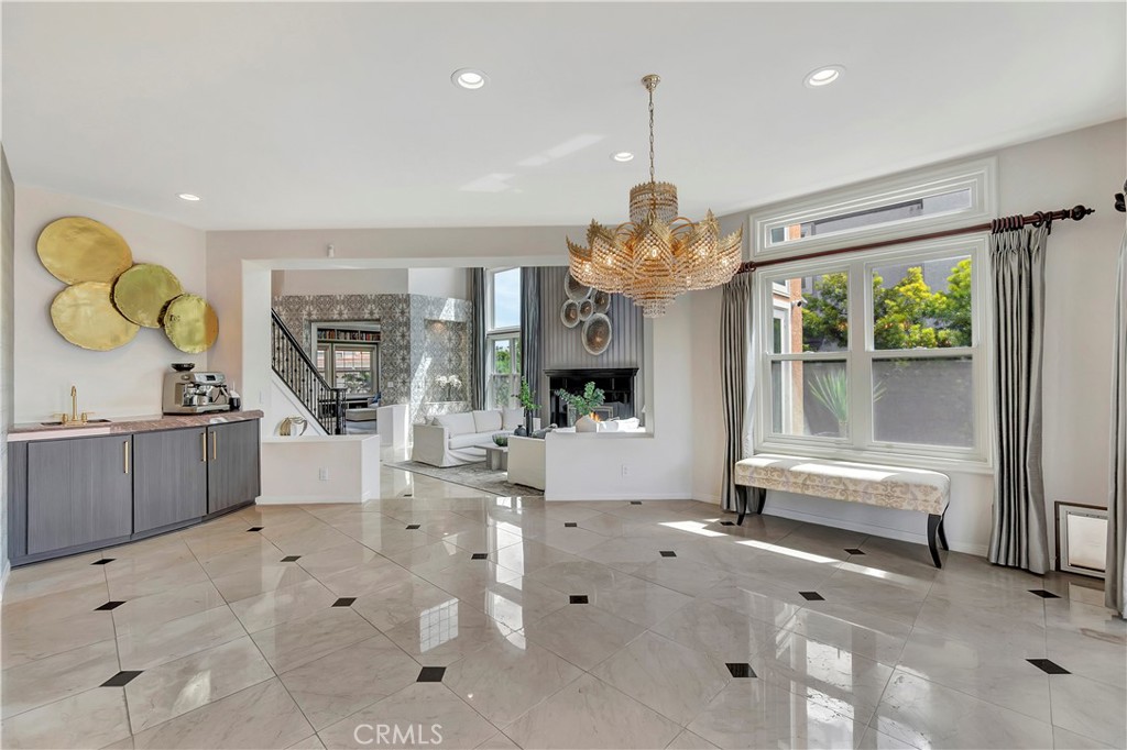 6712 Alamitos