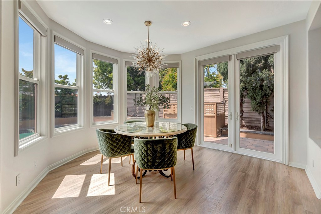 6712 Alamitos
