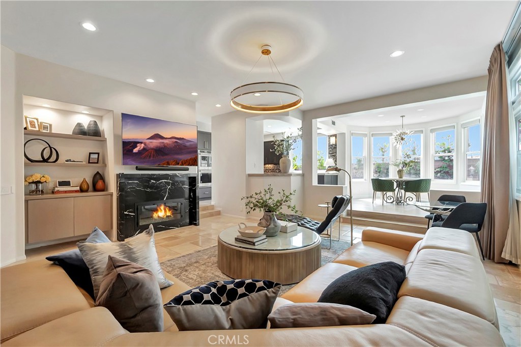 6712 Alamitos