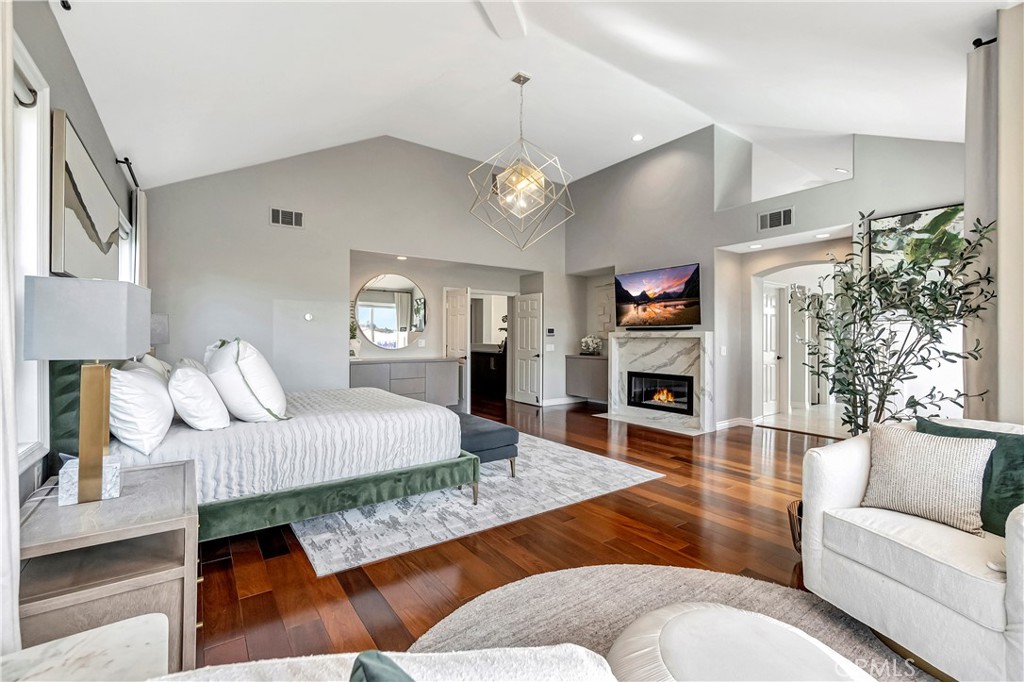 6712 Alamitos