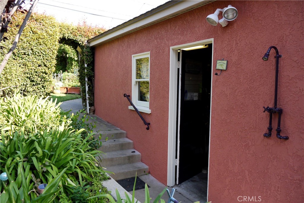 734 Los Altos Avenue