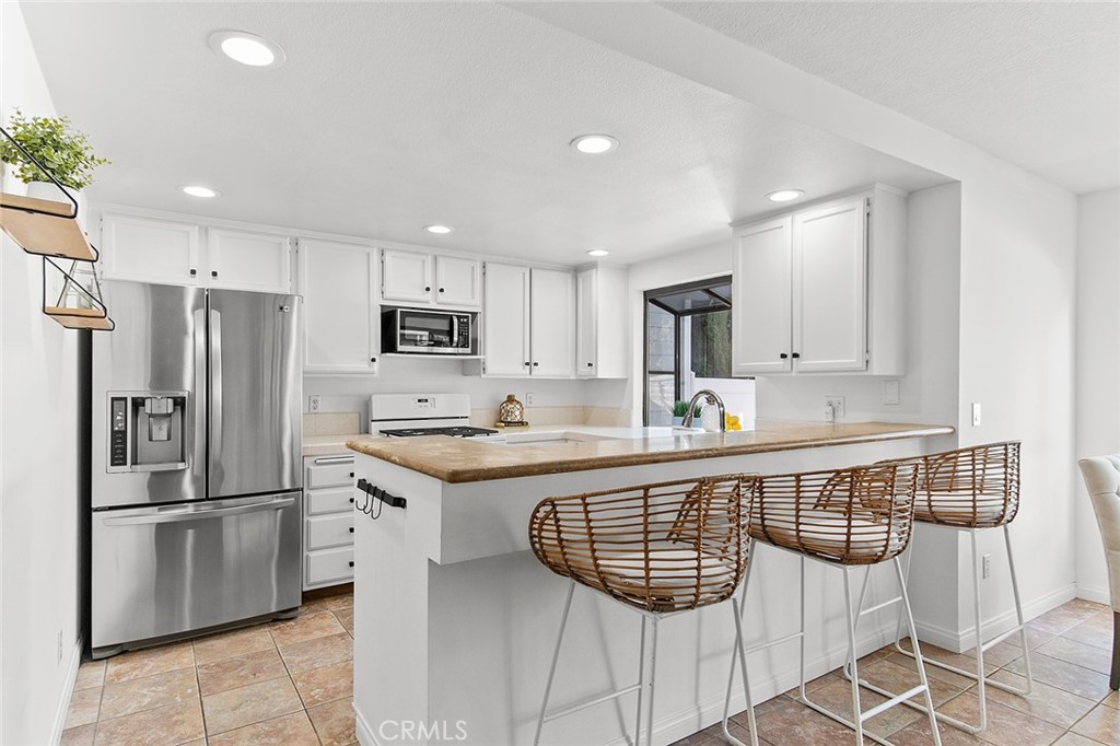 1150 W Capitol Drive 76