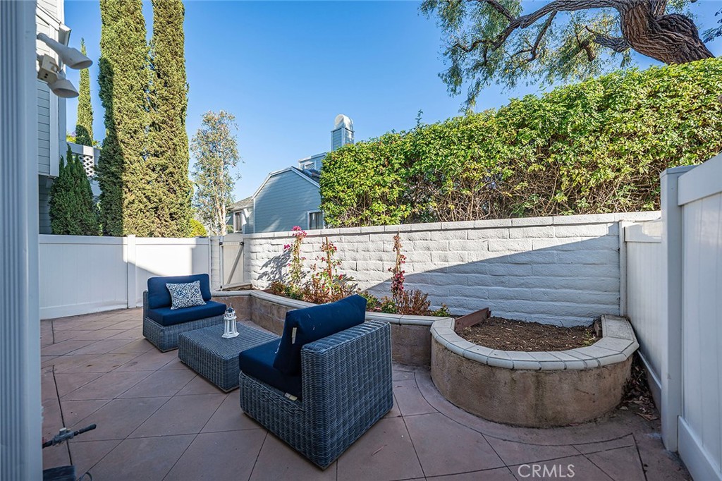 1150 W Capitol Drive 76