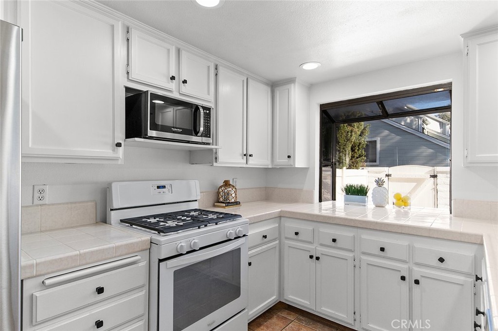 1150 W Capitol Drive 76