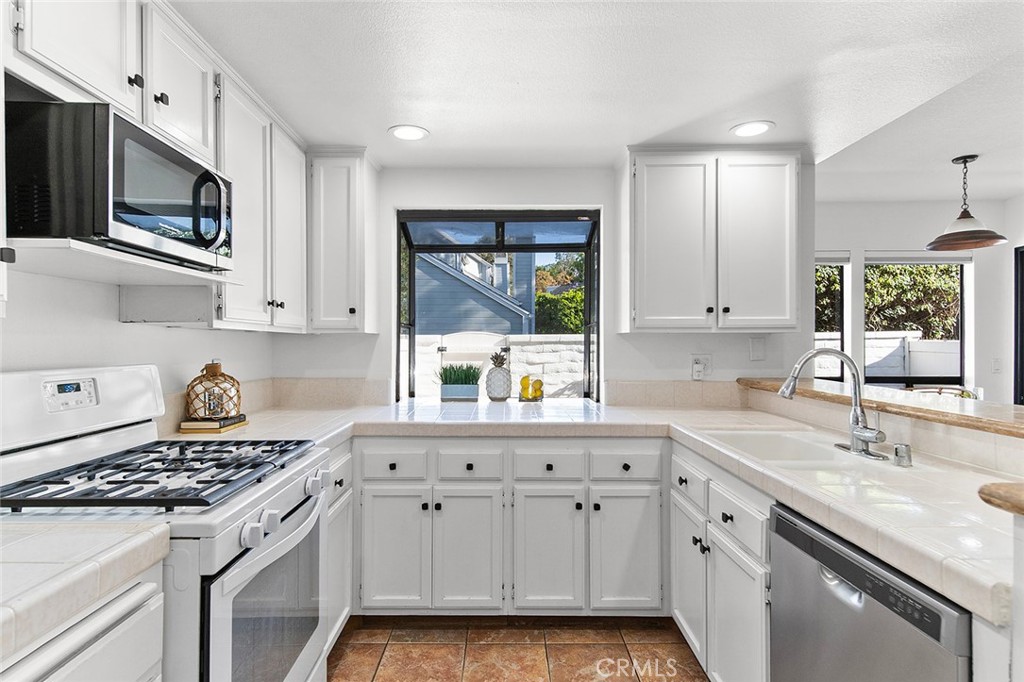 1150 W Capitol Drive 76