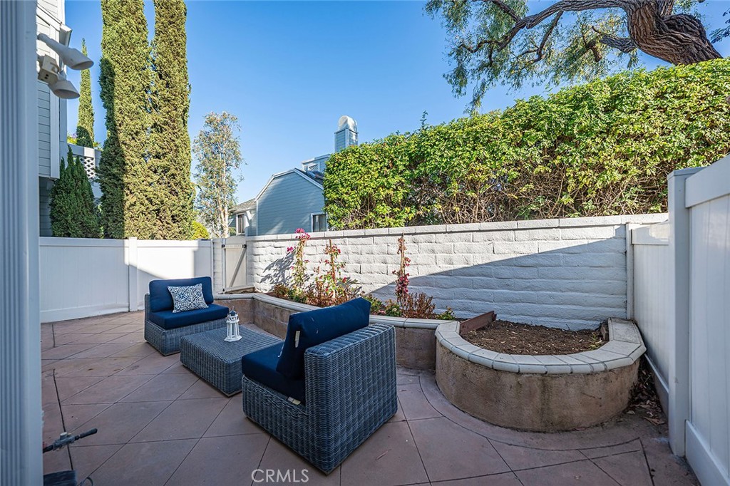 1150 W Capitol Drive 76