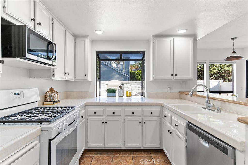 1150 W Capitol Drive 76