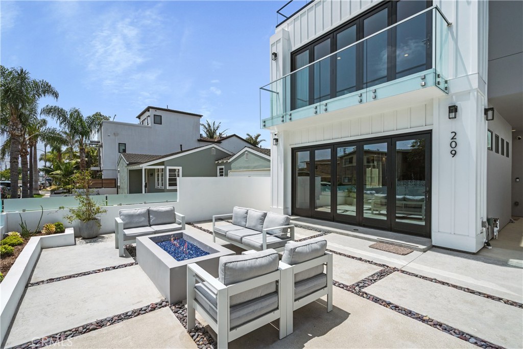 209 Huntington Street