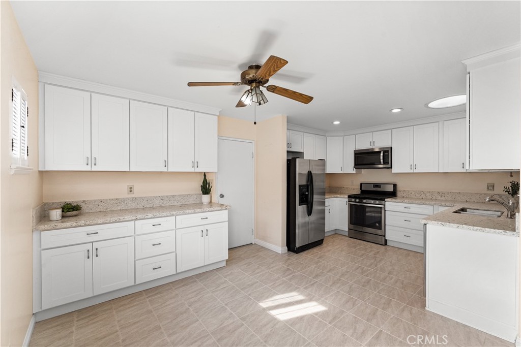 16582 Lucia Lane