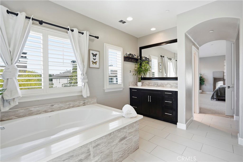 17491 Oakbluffs Lane