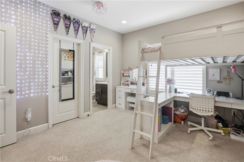 17491 Oakbluffs Lane