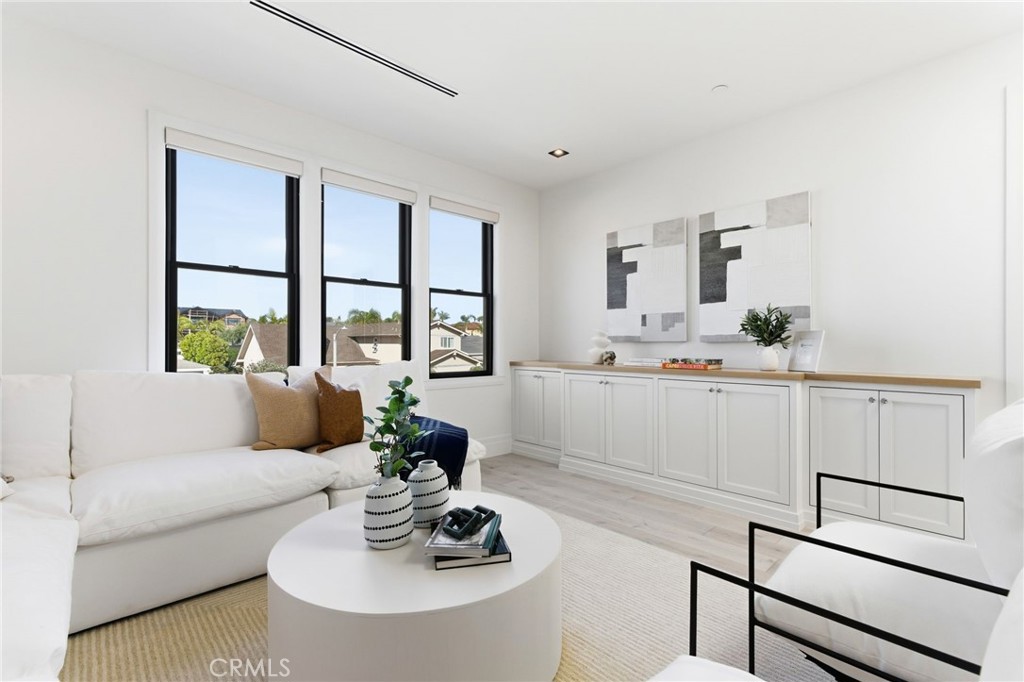 17007 Edgewater Lane