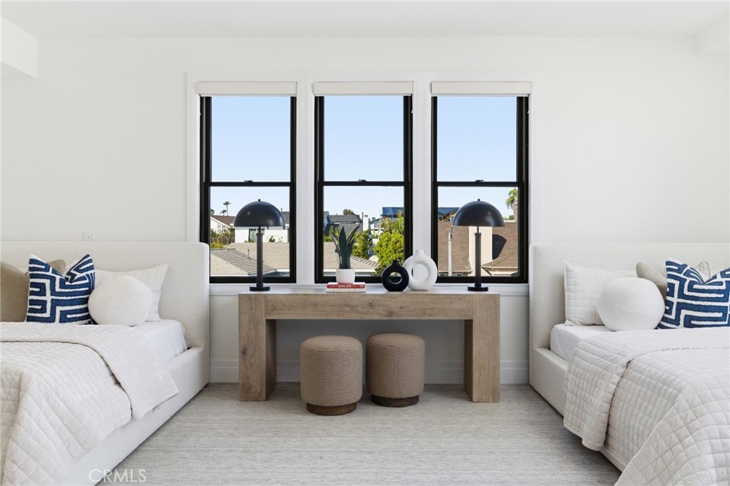 17007 Edgewater Lane