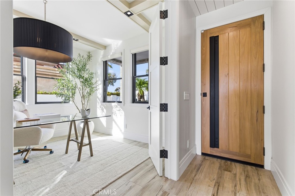 17007 Edgewater Lane