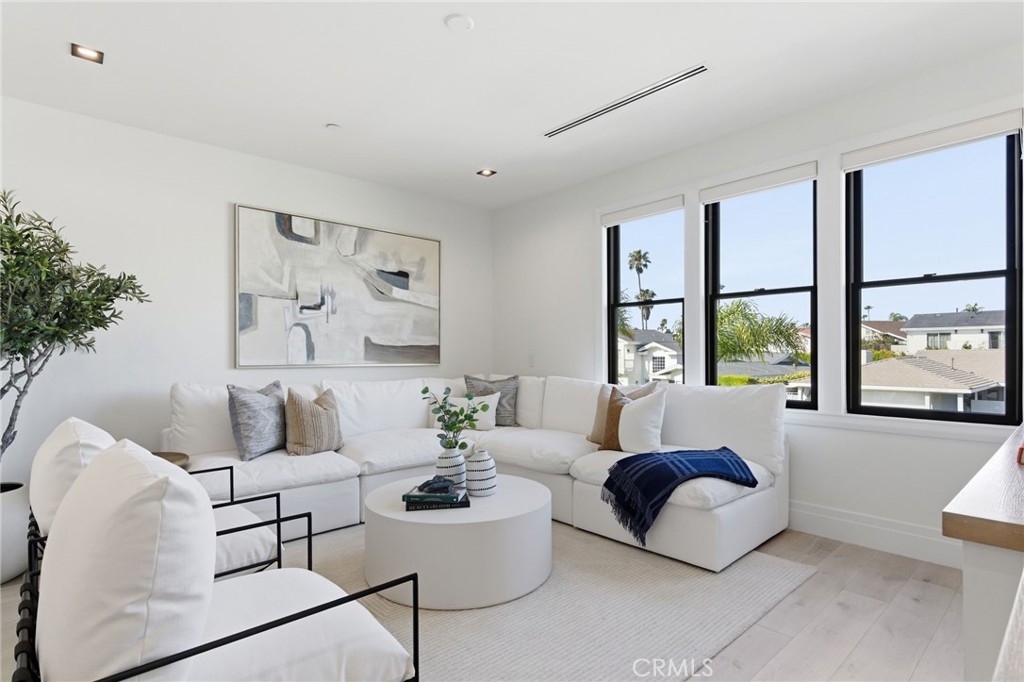 17007 Edgewater Lane