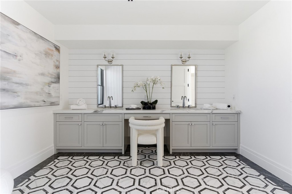 17007 Edgewater Lane