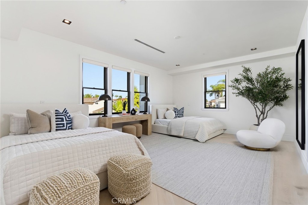 17007 Edgewater Lane