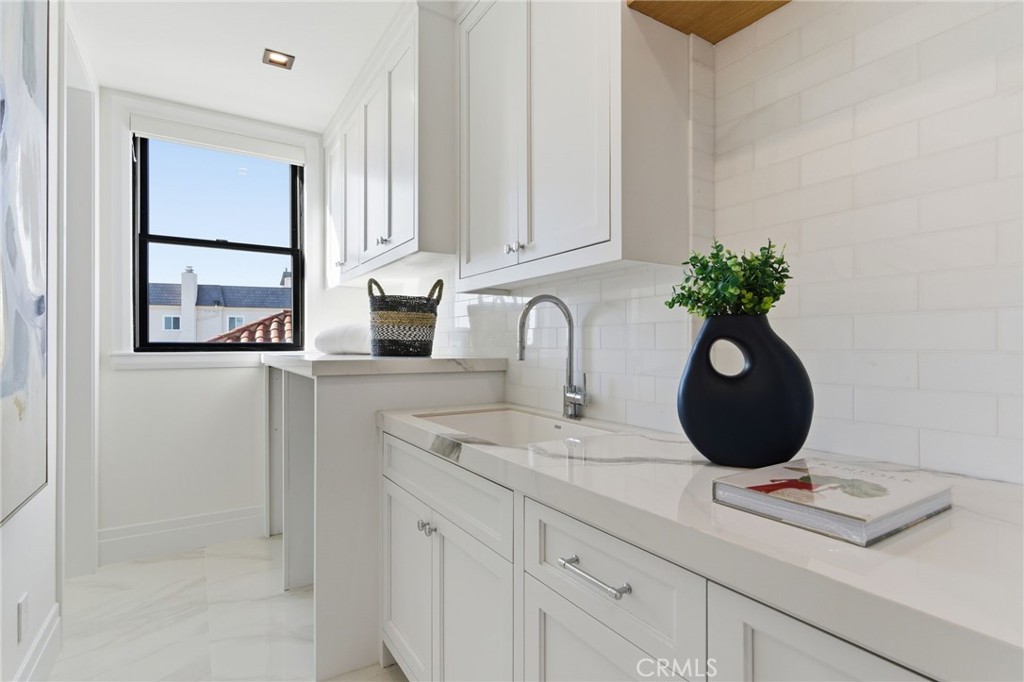 17007 Edgewater Lane