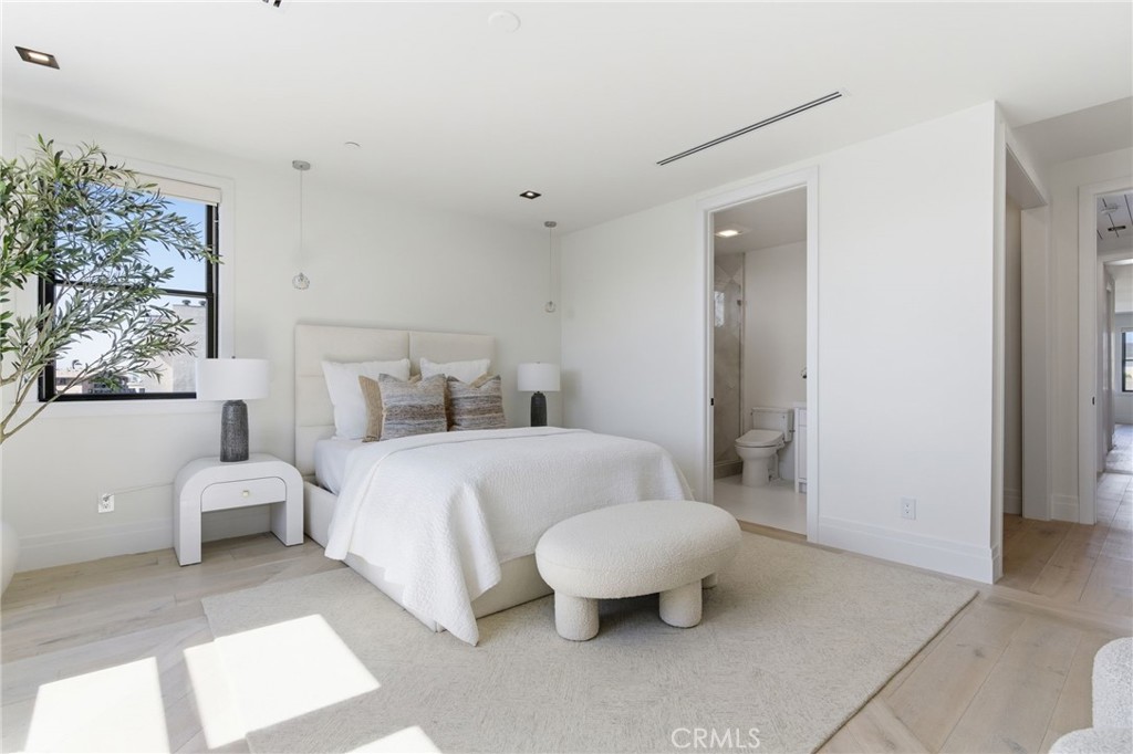 17007 Edgewater Lane