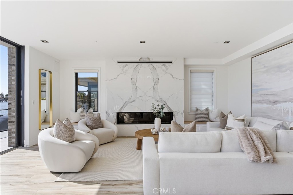 17007 Edgewater Lane