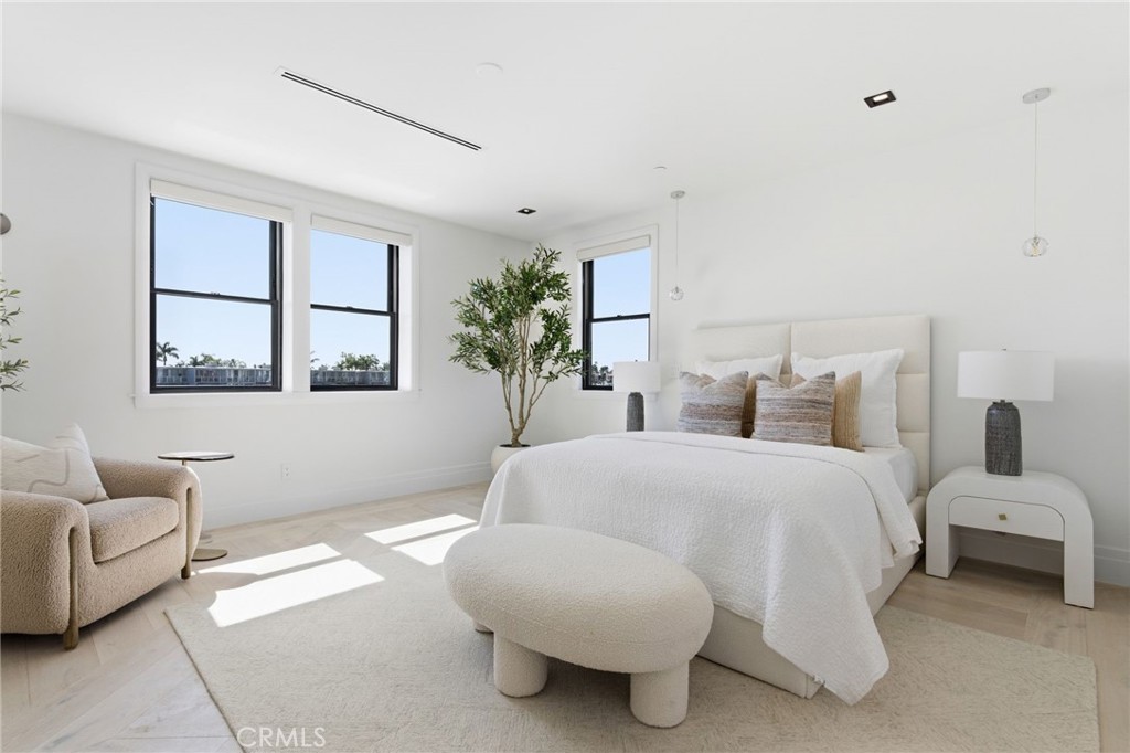 17007 Edgewater Lane