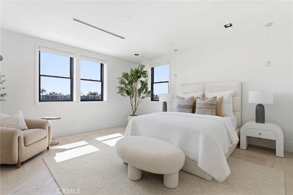 17007 Edgewater Lane