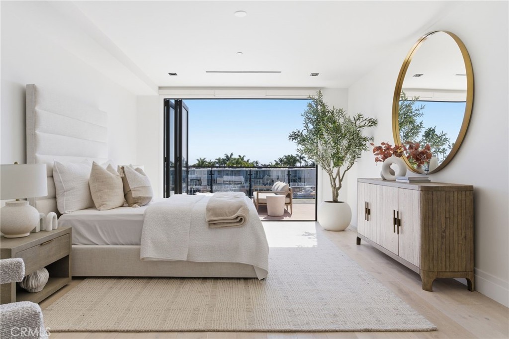 17007 Edgewater Lane