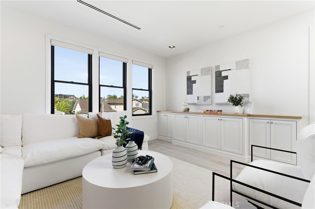 17007 Edgewater Lane