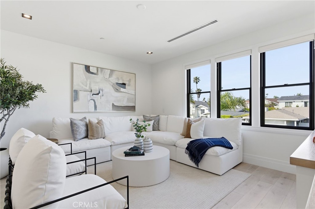 17007 Edgewater Lane