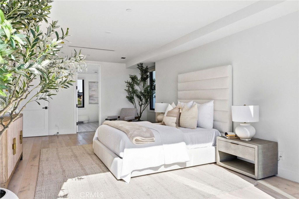 17007 Edgewater Lane