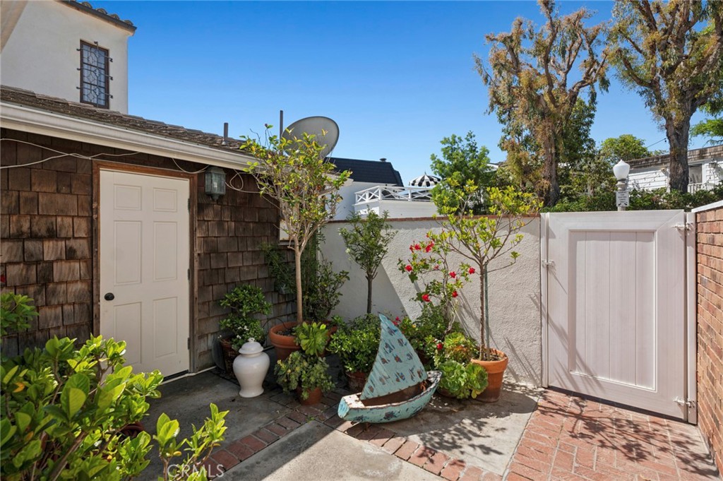 323 E Bay Front