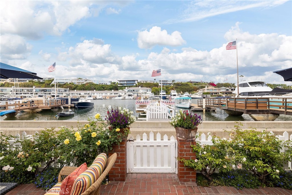 323 E Bay Front