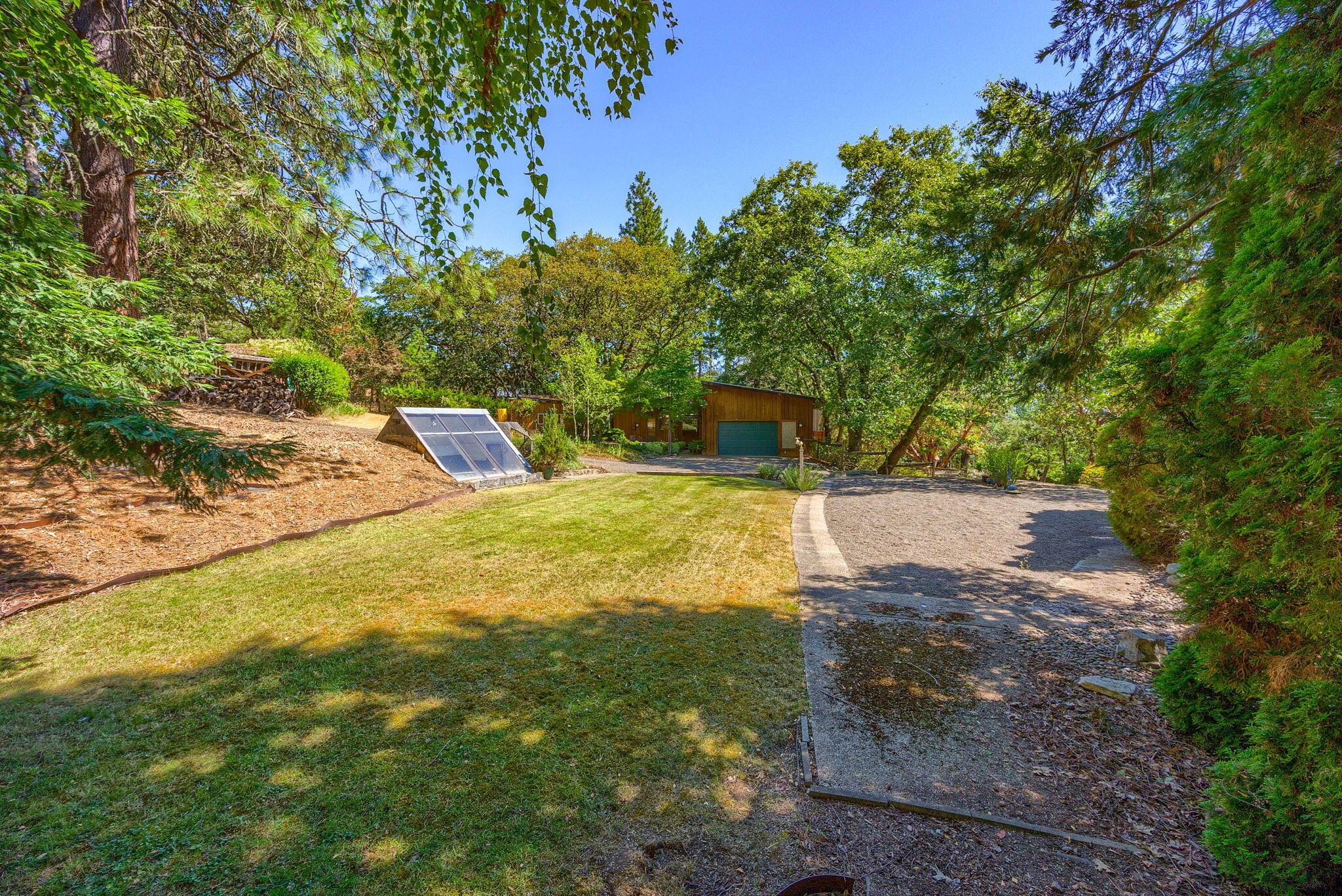 2260 Jasmine Avenue